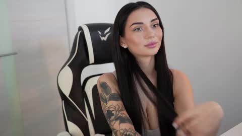 Snapshot of linda_warners chatting on 02-22-25, 10:29 Call me Linda online show from 02-22-25, 10:29