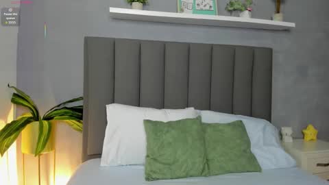 Snapshot of lindaa_natashaa chatting on 11-27-25, 02:35 L I N D A online show from 11-27-25, 02:35