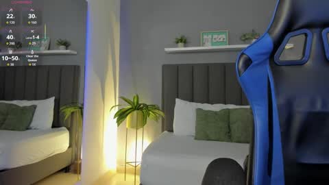 Snapshot of lindaa_natashaa chatting on 11-28-25, 02:25 L I N D A online show from 11-28-25, 02:25