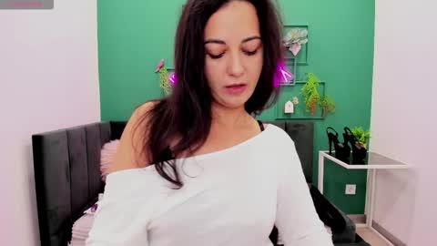 Linda online show from 11-28-25, 01:41