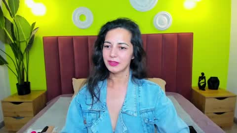 Snapshot of lindainsatiable chatting on 05-04-26, 01:34 Linda online show from 05-04-26, 01:34