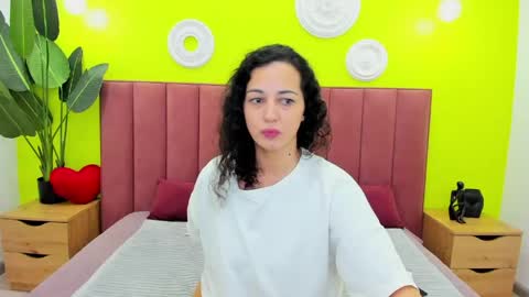 Snapshot of lindainsatiable chatting on 05-14-26, 01:34 Linda online show from 05-14-26, 01:34