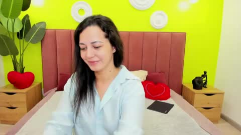 Snapshot of lindainsatiable chatting on 05-17-26, 01:25 Linda online show from 05-17-26, 01:25