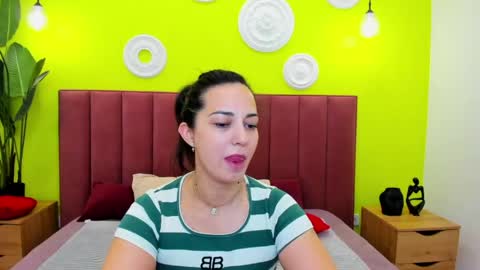 Snapshot of lindainsatiable chatting on 06-01-26, 01:18 Linda online show from 06-01-26, 01:18