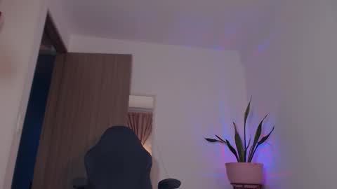 lindajoinx online show from 10-24-25, 10:28