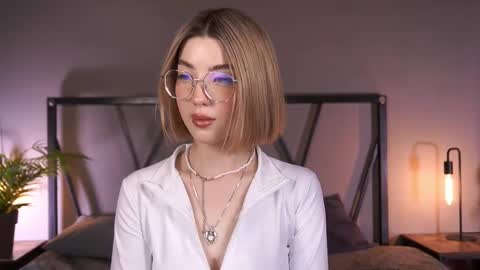 Snapshot of lindathacker chatting on 02-10-25, 11:15 your Linda is back online show from 02-10-25, 11:15