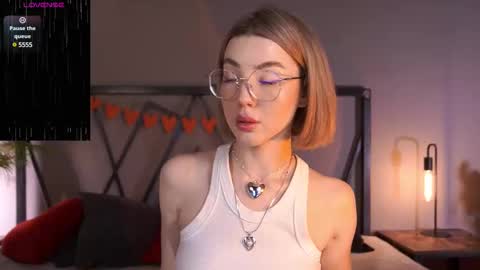 Snapshot of lindathacker chatting on 03-06-25, 08:19 your Linda is back online show from 03-06-25, 08:19