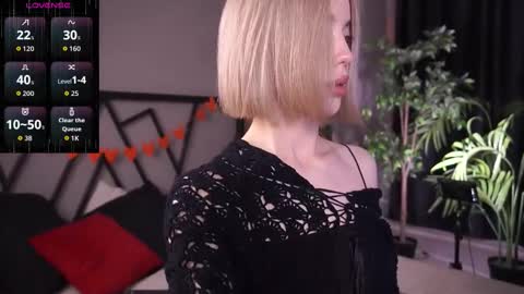 Snapshot of lindathacker chatting on 09-15-25, 04:34 your Linda is back online show from 09-15-25, 04:34