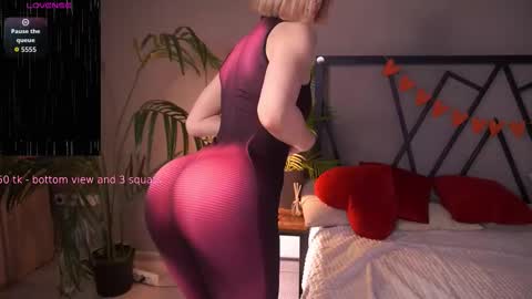 Snapshot of lindathacker chatting on 09-28-25, 04:18 your Linda is back online show from 09-28-25, 04:18