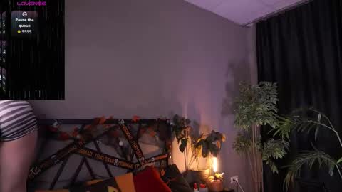 Snapshot of lindathacker chatting on 10-21-25, 04:24 your Linda is back online show from 10-21-25, 04:24