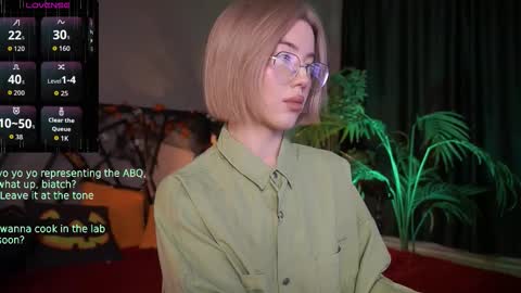 Snapshot of lindathacker chatting on 10-27-25, 04:16 your Linda is back online show from 10-27-25, 04:16