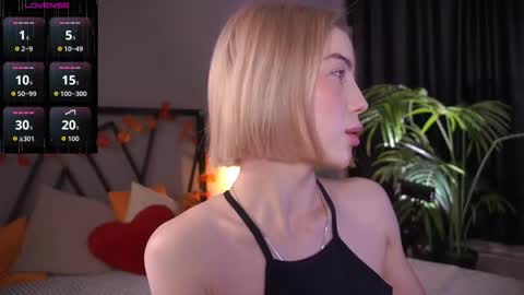 Snapshot of lindathacker chatting on 11-28-25, 04:37 your Linda is back online show from 11-28-25, 04:37