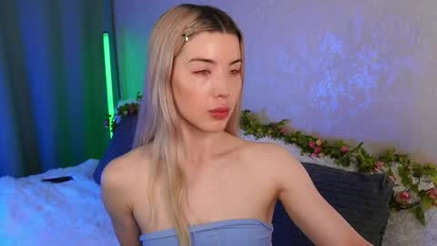 Snapshot of lindathackerr chatting on 05-18-26, 07:09 Linda online show from 05-18-26, 07:09