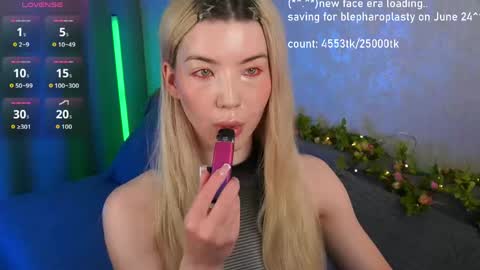 Snapshot of lindathackerr chatting on 05-31-26, 04:20 Linda online show from 05-31-26, 04:20