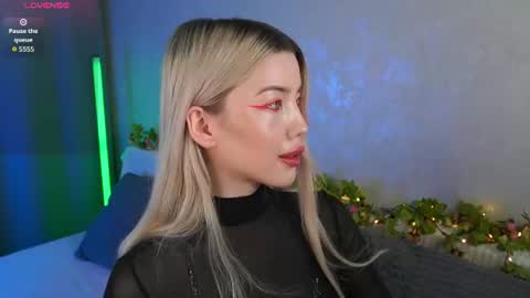 Snapshot of lindathackerr chatting on 06-13-26, 04:32 Linda online show from 06-13-26, 04:32