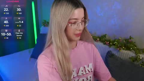 Snapshot of lindathackerr chatting on 06-15-26, 05:48 Linda online show from 06-15-26, 05:48