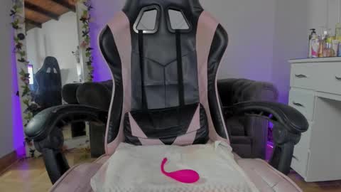 Snapshot of lindsay_khaleesi chatting on 12-06-24, 02:57 Lindsay online show from 12-06-24, 02:57