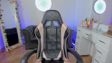 Snapshot of lindsay_khaleesi chatting on 12-27-24, 11:31 Lindsay online show from 12-27-24, 11:31