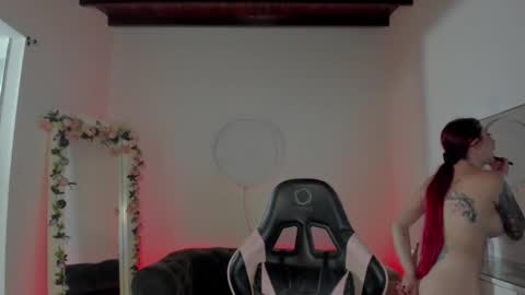 Snapshot of lindsay_khaleesi chatting on 01-16-25, 02:51 Lindsay online show from 01-16-25, 02:51