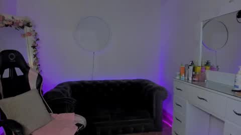 Snapshot of lindsay_khaleesi chatting on 02-13-25, 01:40 Lindsay online show from 02-13-25, 01:40