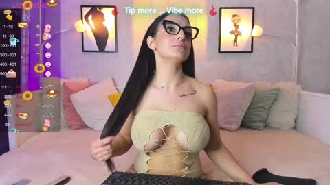 Snapshot of lindsaydeee chatting on 02-25-25, 05:25 Alexandra online show from 02-25-25, 05:25