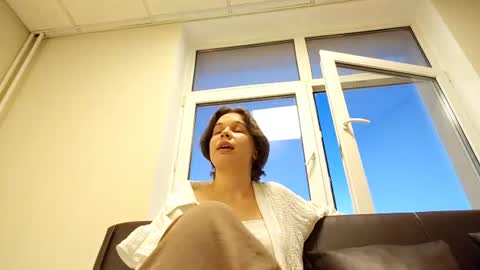 Linda  online show from 06-17-26, 07:04
