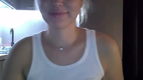 Snapshot of lindsisecret chatting on 09-15-25, 09:15 Anna online show from 09-15-25, 09:15