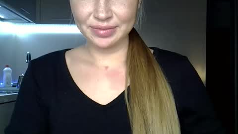 Snapshot of lindsisecret chatting on 12-20-25, 10:17 Anna online show from 12-20-25, 10:17