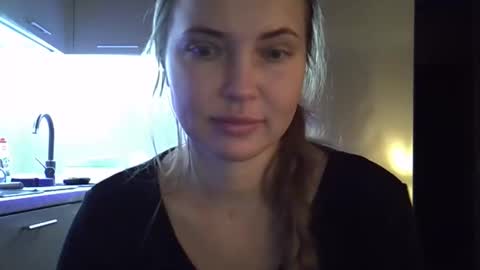 Snapshot of lindsisecret chatting on 02-28-26, 09:05 Anna online show from 02-28-26, 09:05
