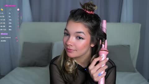 Snapshot of linettedennett chatting on 09-23-25, 11:46 Kate online show from 09-23-25, 11:46