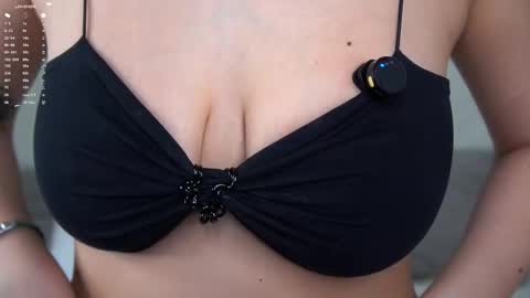 Snapshot of linettedennett chatting on 10-11-25, 11:09 Kate online show from 10-11-25, 11:09