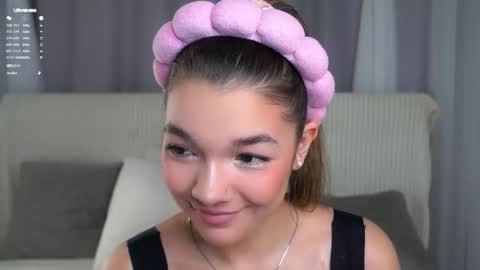 Snapshot of linettedennett chatting on 10-23-25, 11:31 Kate online show from 10-23-25, 11:31