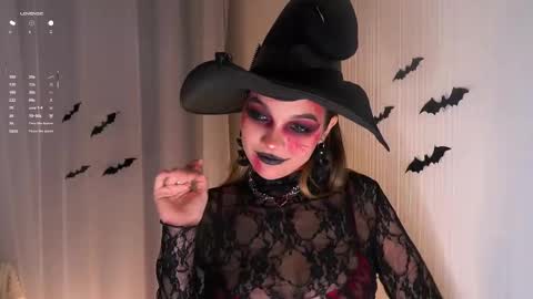 Snapshot of linettedennett chatting on 10-26-25, 11:16 Kate online show from 10-26-25, 11:16