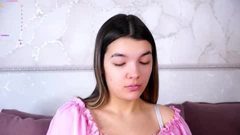 Snapshot of linettedennett chatting on 12-15-25, 01:54 Kate online show from 12-15-25, 01:54