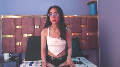 Snapshot of ling_ling24 chatting on 02-26-25, 06:15 ling ling24 online show from 02-26-25, 06:15