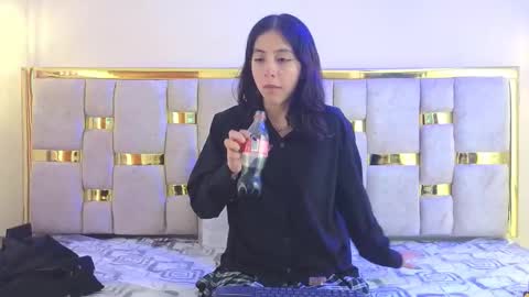 Snapshot of ling_ling24 chatting on 12-20-25, 03:46 ling ling24 online show from 12-20-25, 03:46
