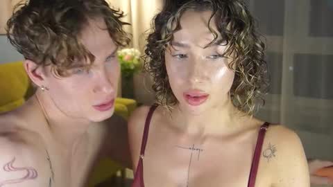 Snapshot of linkinsweeet chatting on 10-17-25, 09:17 Alice online show from 10-17-25, 09:17