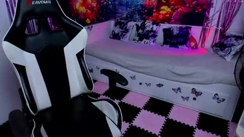 Snapshot of linphea chatting on 06-26-26, 09:30 Tina online show from 06-26-26, 09:30