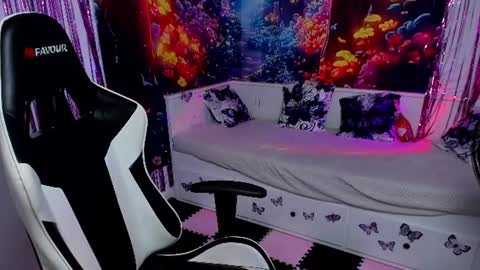 Snapshot of linphea chatting on 06-28-26, 05:30 Tina online show from 06-28-26, 05:30