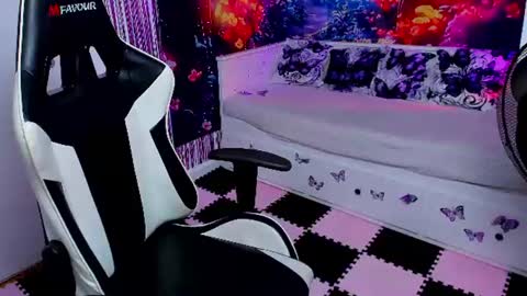 Snapshot of linphea chatting on 07-31-26, 05:45 Tina online show from 07-31-26, 05:45