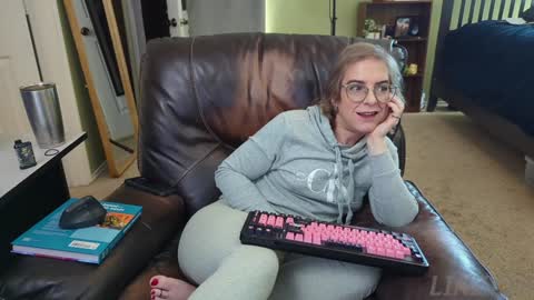 Snapshot of linzy19 chatting on 01-06-25, 07:45 Linzy19 online show from 01-06-25, 07:45