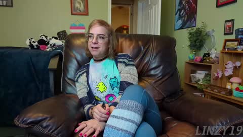 Snapshot of linzy19 chatting on 01-28-25, 05:03 Linzy19 online show from 01-28-25, 05:03