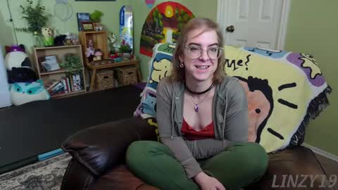 Snapshot of linzy19 chatting on 02-13-25, 05:54 Linzy19 online show from 02-13-25, 05:54