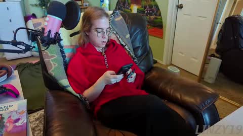 Snapshot of linzy19 chatting on 03-10-25, 04:57 Linzy19 online show from 03-10-25, 04:57