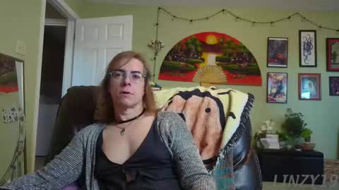 Snapshot of linzy19 chatting on 09-25-25, 01:59 Linzy19 online show from 09-25-25, 01:59
