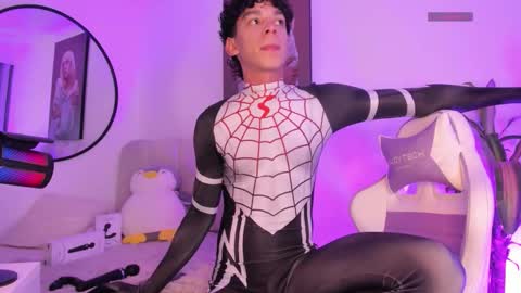 Snapshot of lion_stones chatting on 12-20-25, 11:23 new account Lion online show from 12-20-25, 11:23