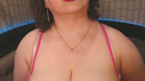 Snapshot of lipsaddiction chatting on 02-17-25, 01:42 LIpsAddiction online show from 02-17-25, 01:42