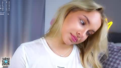 Amelia online show from 10-07-25, 01:14