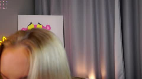 Amelia online show from 11-18-25, 01:00