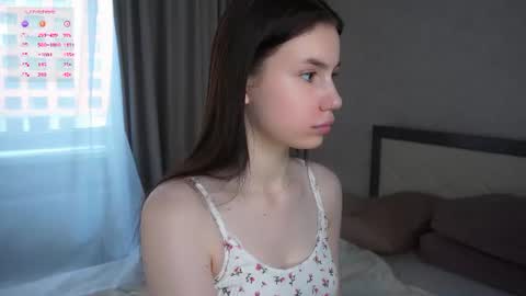 Snapshot of lipswithsmileonthem chatting on 06-17-26, 01:19 Amelia online show from 06-17-26, 01:19
